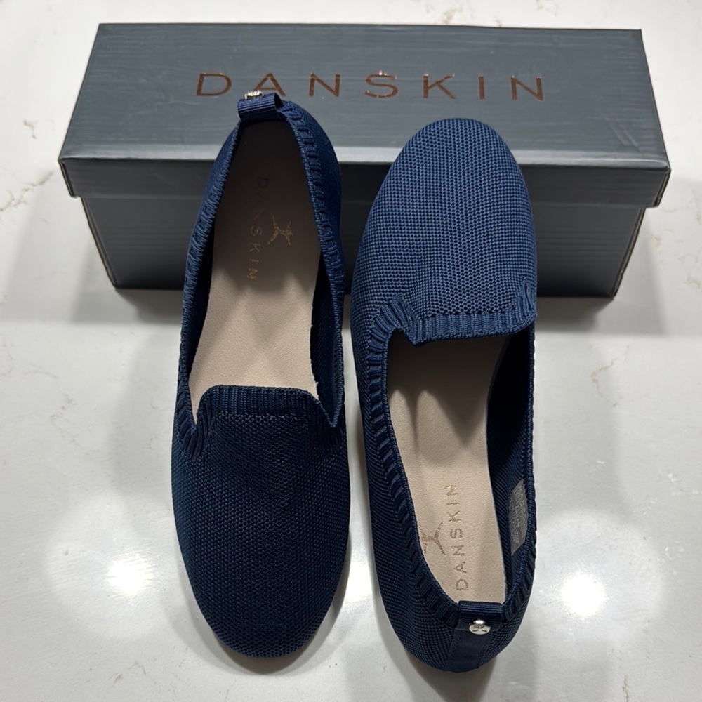 Danskin Dream Navy Flats Size 6 1/2with